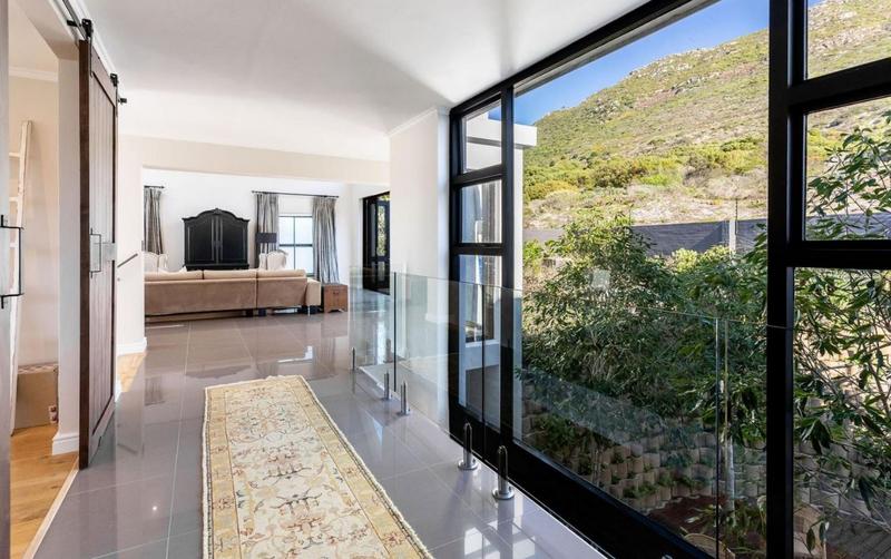 6 Bedroom Property for Sale in Hout Bay Western Cape